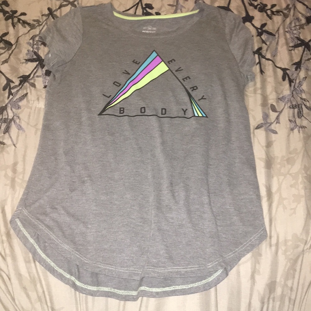Tee shirt.